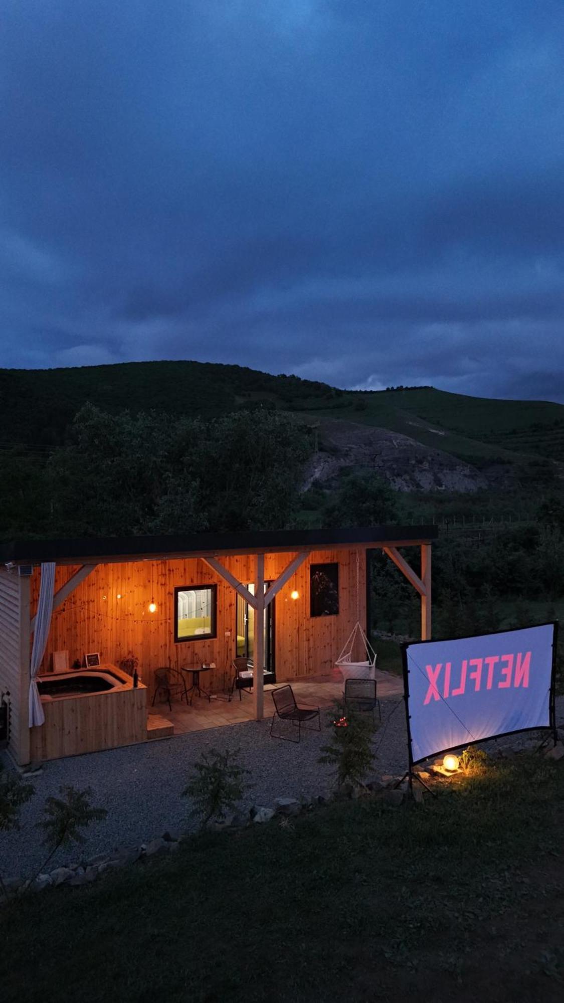 Petresti Kubiq Transalpinaヴィラ エクステリア 写真